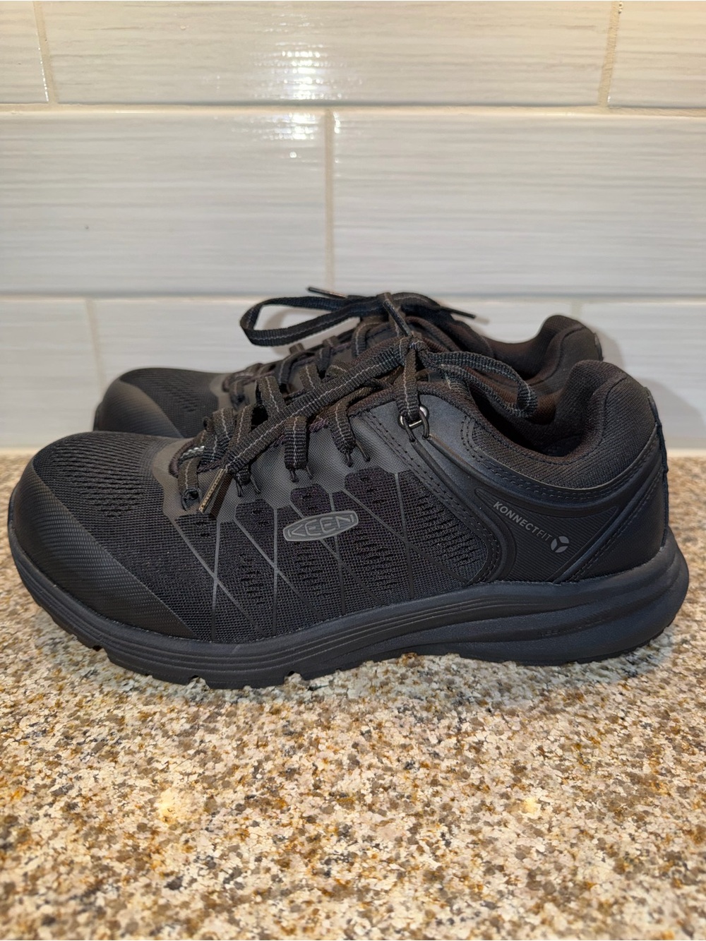 KEEN Men's Black Athletic Lace-Up Walk Shoes